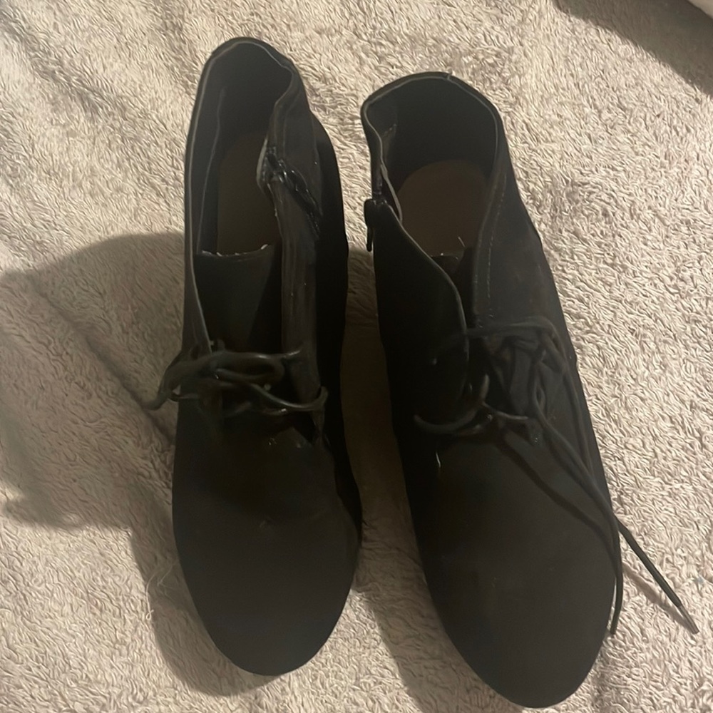 Women’s black wedge suede shoes! Size 8 worn once